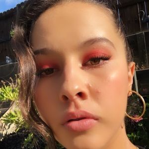 Meet your Posher, Gabriela